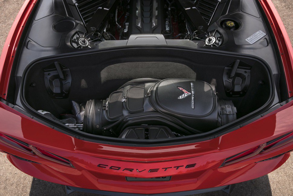 2020 Chevrolet Corvette - Coupe, kırmızı, kargo alanı