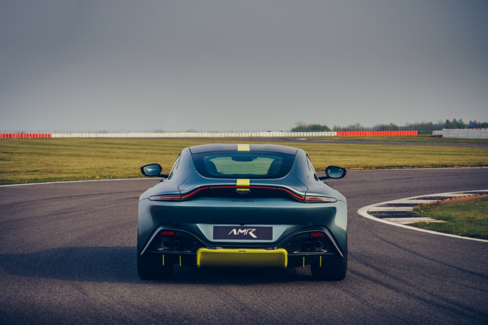 Aston Martin Vantage AMR 2019 arka