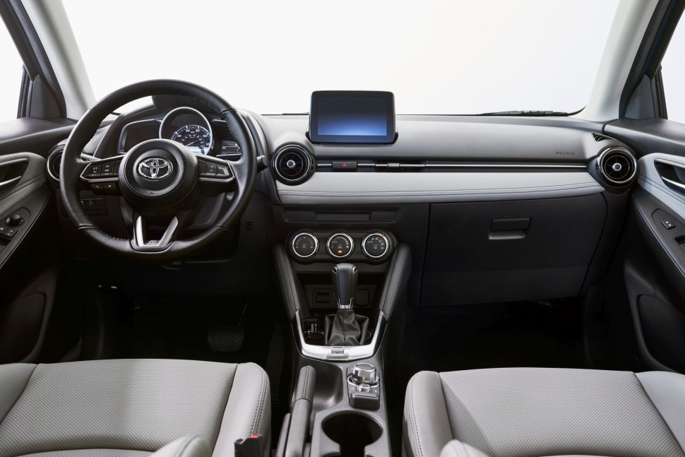 Toyota Yaris 2020 - iç gösterge paneli
